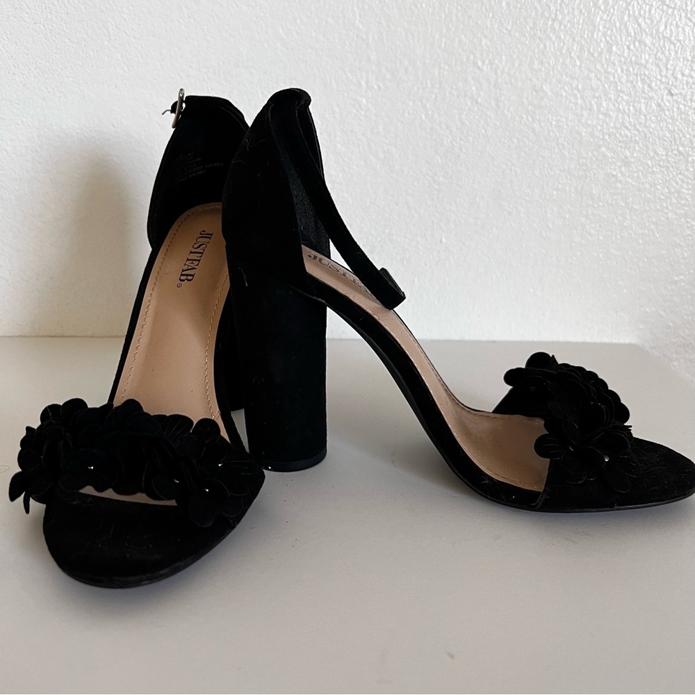 Flower Black Strap Just Fab Heels. Size 8